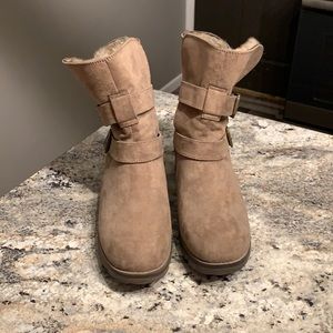 Never worn White Mountain booties with fur lining!